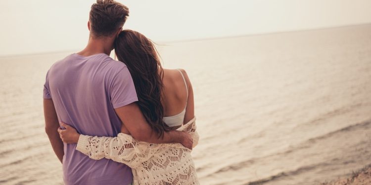 ¿Amor, trabajo o futuro? Más de 40 mil conversaciones revelan qué consultan los chilenos