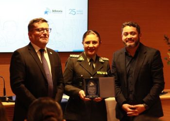 Defensoría Regional reconoce a Gendarmería por pionera radioemisora operada por internas en el CCP de Iquique