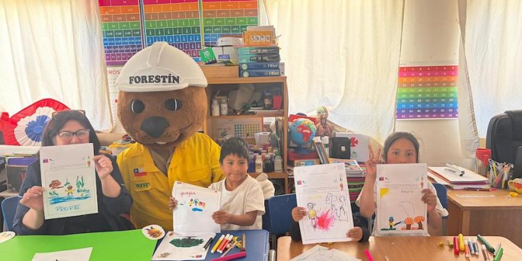 CONAF Tarapacá impulsa la prevención de incendios forestales en comunidades educativas de Huara y Pozo Almonte