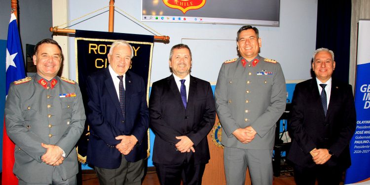 Homenaje del Rotary Club Iquique al Ejército de Chile en el Mes de la Patria