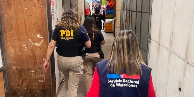 Fiscalización en Feria Monumental concluyó con dos colombianos con órdenes de detención vigentes y 10 migrantes con ingreso irregular al país