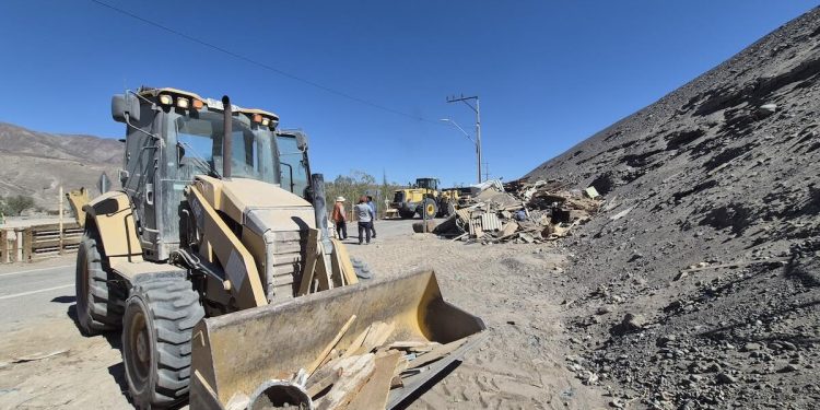 Bienes Nacionales y DPP Tamarugal recuperan terreno del APR del poblado de Tarapacá ocupado ilegalmente