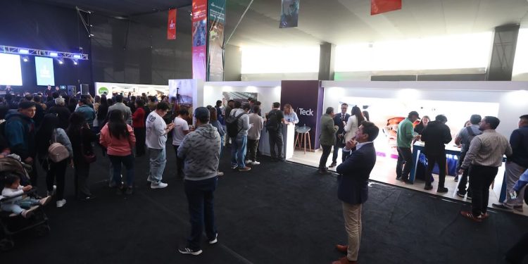 Teck Quebrada Blanca recibió 800 visitas en Congreso Internacional de Minería de Tarapacá 2026