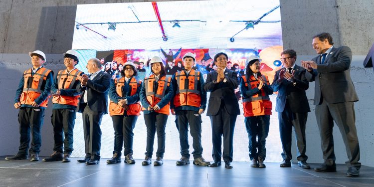 Lomas Bayas inicia Academia Minera para 120 estudiantes de Antofagasta