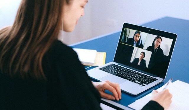 “Al tiro”, “cachai” y “pega”: los chilenismos que desconciertan a quienes aprenden español y el desafío de la comunicación más allá del idioma