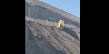 Se cierra la ruta A-16 por caída de contenedor / Pudo ser una tragedia