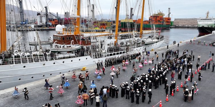 Fiestas Patrias en compañía de la Esmeralda