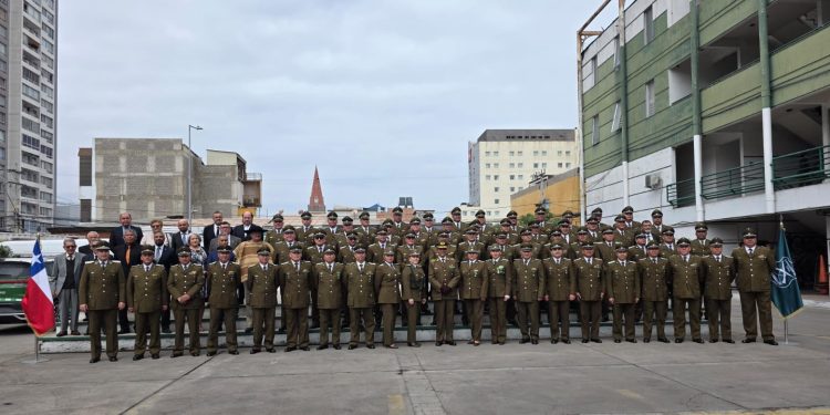 Carabineros homenajeó a sus suboficiales mayores
