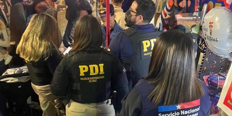 Fiscalización migratoria en fondas concluyó con 23 extranjeros infraccionados