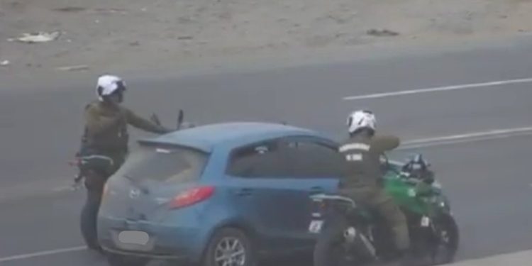 Detenidos tras ser sorprendidos en vehículo con encargo por robo en Iquique