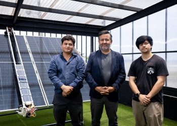 CCTVal desarrolla robot autónomo para limpiar paneles solares sin utilizar agua
