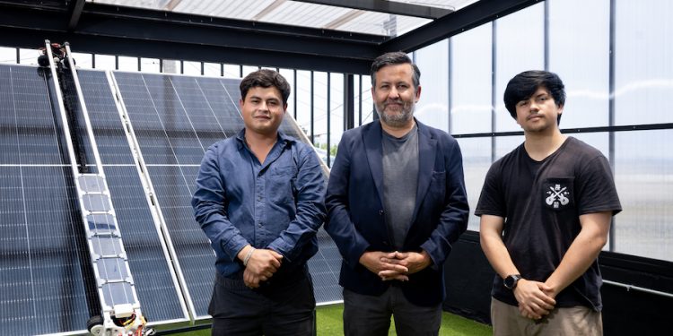 CCTVal desarrolla robot autónomo para limpiar paneles solares sin utilizar agua