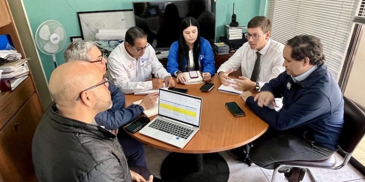 Autoridades acuerdan trabajo conjunto para avanzar en la normalización de luminarias en Iquique