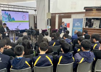 Estudiantes técnicos de Alto Hospicio conocen oportunidades de la generación distribuida