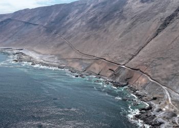 Puerto de Iquique evalúa potencial portuario y logístico en sector de Punta Ballena