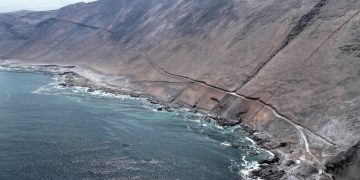 Puerto de Iquique evalúa potencial portuario y logístico en sector de Punta Ballena