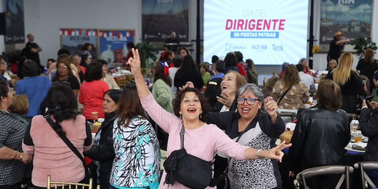 Más de 300 dirigentes sociales fueron reconocidos por la Corporación Regional de Desarrollo Tarapacá y Centro Victoria