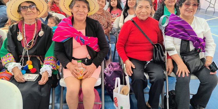 Mujeres indígenas de Huara comparten sus historias y saberes para las nuevas generaciones