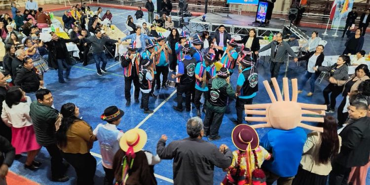 Reconocen a dirigentes sociales de Huara en capacitación sobre gestión comunitaria
