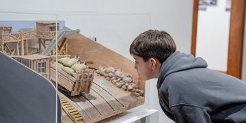 Sala de Arte Casa Collahuasi presenta los orígenes de la explotación salitrera en Tarapacá