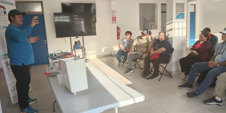 Aguas del Altiplano: Más de 160 personas han participado en talleres de gasfitería básica para el hogar