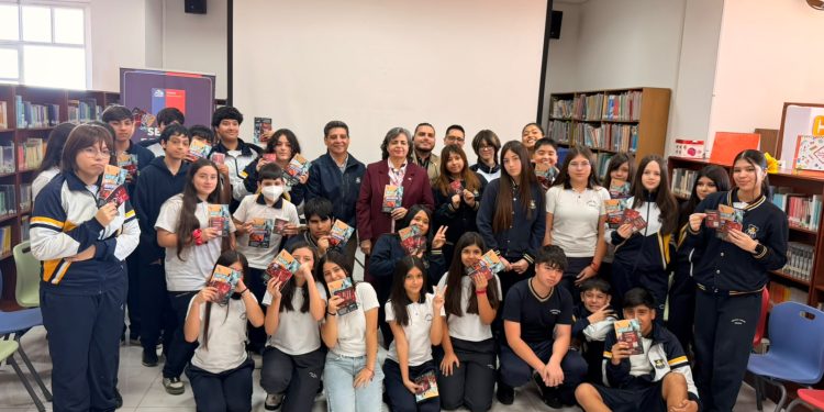 SEREMI de Salud en conversatorio con adolescentes tras resultados de la última Encuesta Mundial de Tabaquismo en Jóvenes