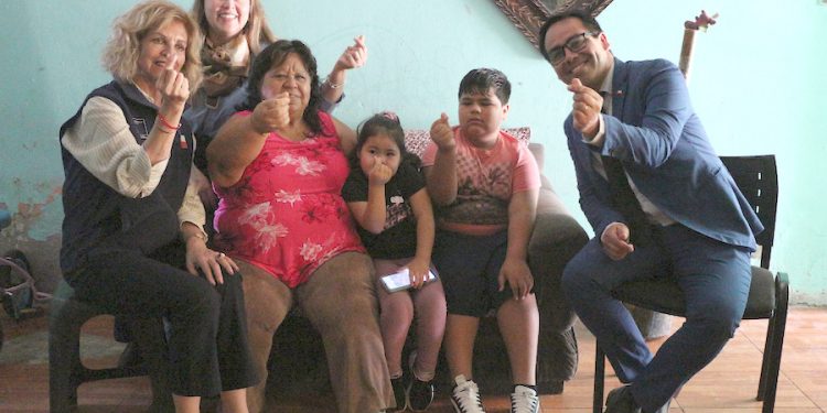 Delegada Presidencial visitó a familia que recibió el bono extraordinario de apoyo a la niñez