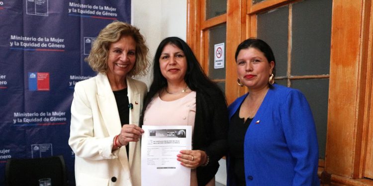 Delegada Presidencial en inicio de postulaciones a la tarjeta banco de materiales para jefas de hogar en Tarapacá