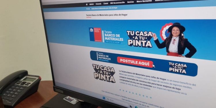 Tarjeta Banco de Materiales: Continúa llamado a postular para mujeres que necesiten mejorar baño, techo o cierre de su vivienda