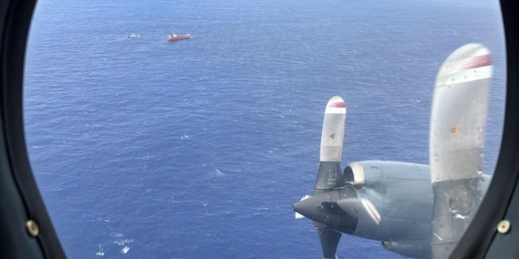 Armada detecta 21 pesqueros extranjeros operando cerca de Rapa Nui