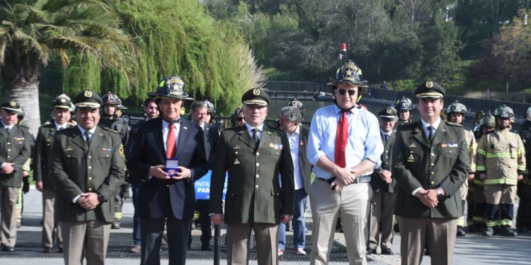 Gobierno cumple compromiso con Bomberos e ingresa proyecto de ley que facilita la instalación de cuarteles