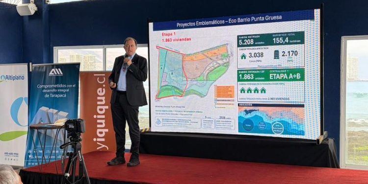 Ministro Poduje presentó plan de trabajo para Tarapacá con prioridad en Plan Socavones, Iquique sur y campamentos