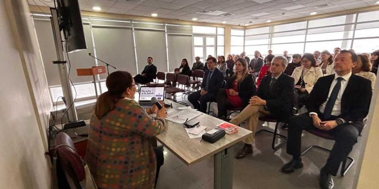 INDH Tarapacá expuso sobre el derecho a la salud a funcionarias (os) del Poder Judicial