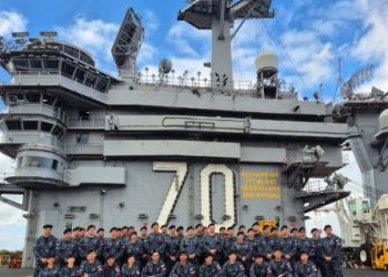 Dotación del petrolero “Almirante Montt” realizó visita profesional al portaaviones estadounidense “USS Carl Vinson” en San Diego