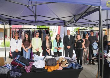 Medio Ambiente reúne a la comunidad iquiqueña en feria «Cambia Ropa x Ropa»