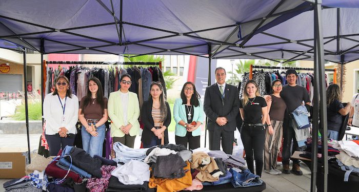 Medio Ambiente reúne a la comunidad iquiqueña en feria «Cambia Ropa x Ropa»