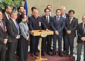 Gobernador Carvajal cuestiona la rigidez del ministro Quiroz frente al recorte de $250 mil millones a las regiones