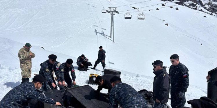 Armada de Chile despliega sus capacidades para reforzar búsqueda ante avalancha en Portillo