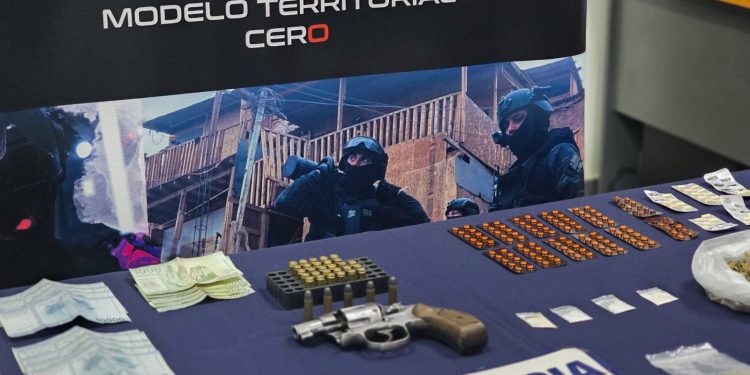 MT0 de PDI  detuvo a dos imputados por microtráfico en las cercanías de establecimiento educacional