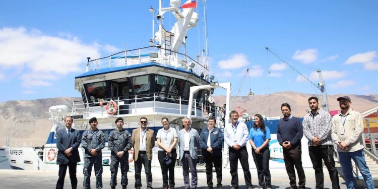 Buque Científico «Dra. Barbieri» en el puerto de Iquique para conocer avances en investigación de la Anchoveta