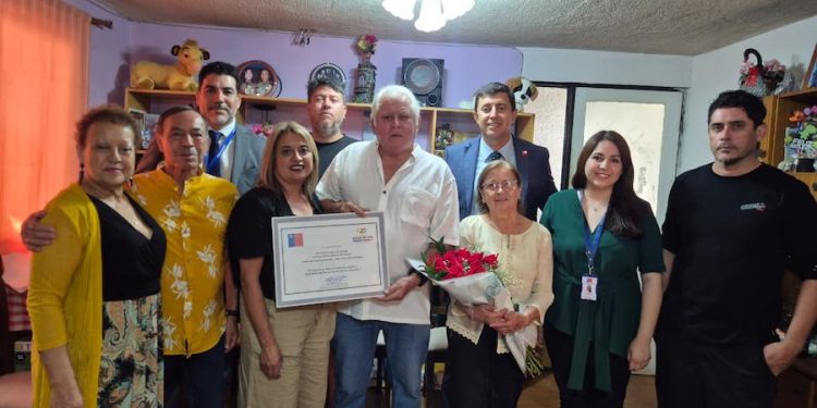 Matrimonios ariqueños celebran los 15 años del bono bodas de oro entregando «La Receta del Amor»