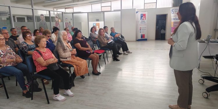 Personas mayores conocieron más sobre sus derechos en charla dictada por el IPS