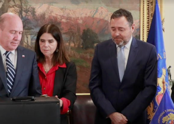 Ministro de Hacienda ingresa proyecto de Ley de Presupuestos 2027 al Congreso Nacional