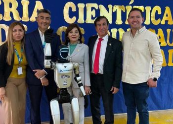 Un visitante del futuro en Iquique: Robot humanoide Unitree G1 deslumbra en la XIX Feria Científica del Liceo Aníbal Pinto