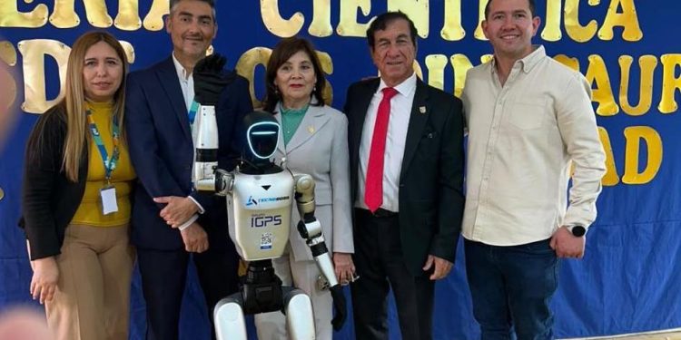 Un visitante del futuro en Iquique: Robot humanoide Unitree G1 deslumbra en la XIX Feria Científica del Liceo Aníbal Pinto