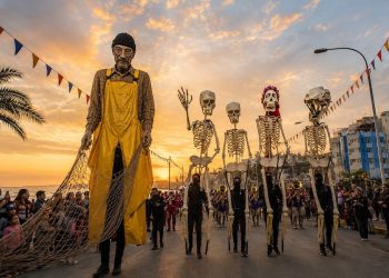 “El carnaval de los recuerdos” llenará de magia las calles de Tarapacá con marionetas de gran escala en FINTDAZ 2026