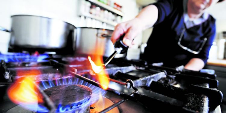 Iquique y Arica lideran el ranking con el gas licuado más caro de todo el país