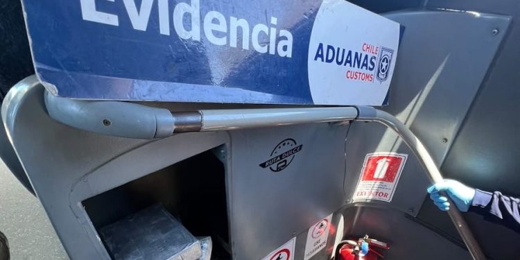 Aduanas detecta más de 34 kilos de drogas ocultos en un bus en Avanzada de Quillagua