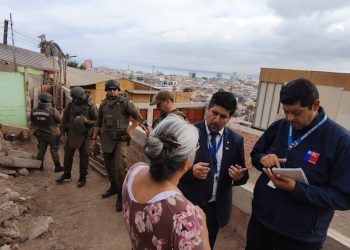 Bienes Nacionales fiscaliza inmueble en Cerro La Cruz con denuncias de vecinos por venta y consumo de drogas