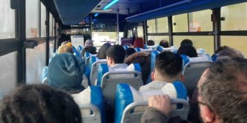 200 estudiantes de las caletas pesqueras hacen “dedo” cada día para llegar a sus colegios y universidades